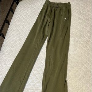 gymshark green sweatpants with pockets size small